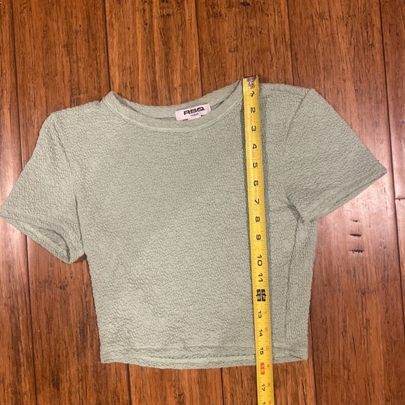 Tilly’s RSQ green cropped shirt - Picture 4 of 5